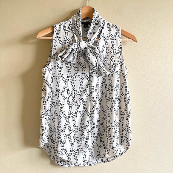Ann‎ Taylor Blouse Petites Size XSP Tie Neck Statement Bow Sleeveless V Neck Top - Picture 1 of 6